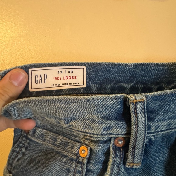 GAP 90s Loose Blue Denim Jeans With Distressed Knee Size 33x30 - Picture 2 of 3